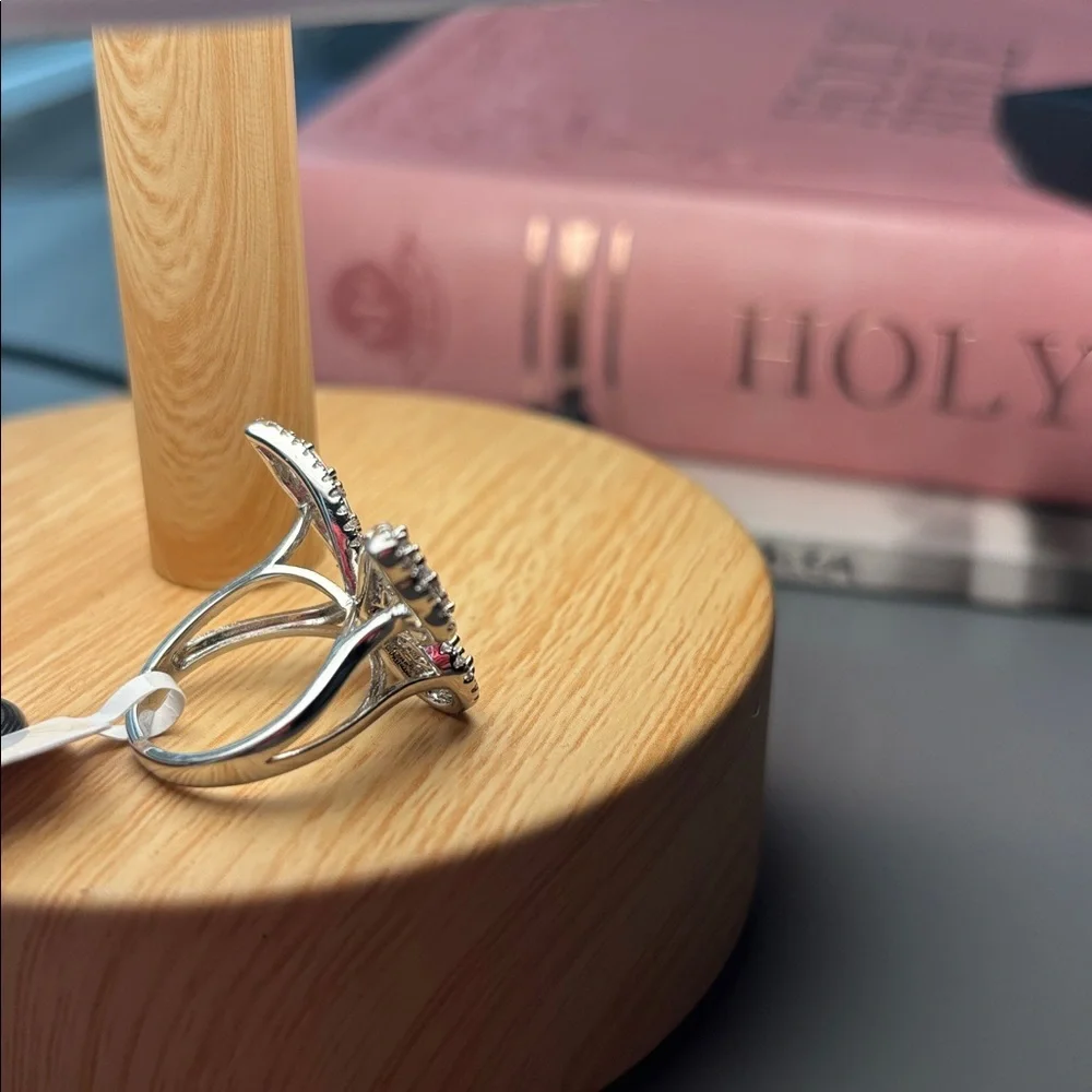 NWT Butterfly Statement Ring Size 6